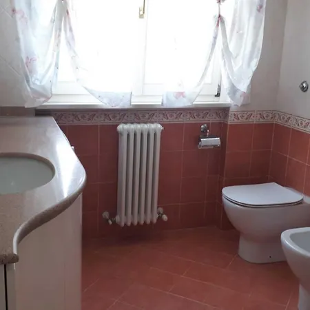 S348 - Sirolo, Delizioso Trilocale Con Corte Esterna Сироло